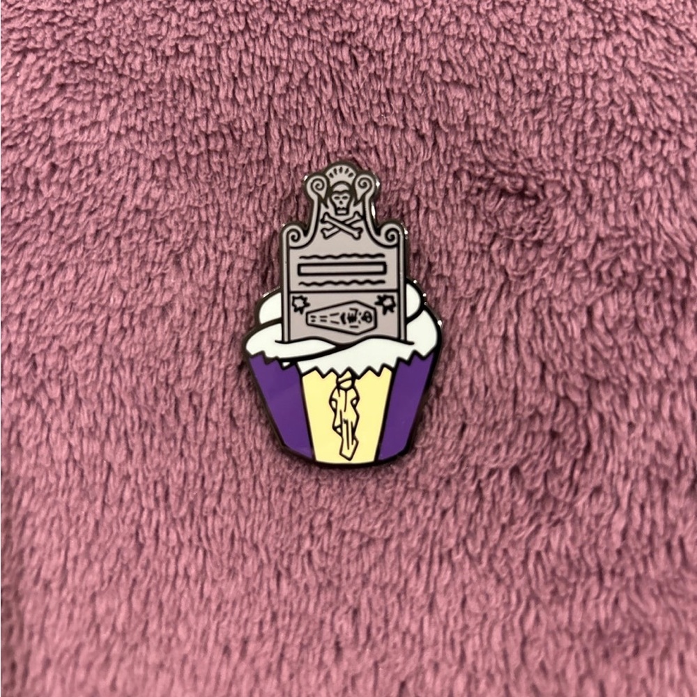 Disney Hocus Pocus Mystery Cupcake Pin Set - Billy’s Grace